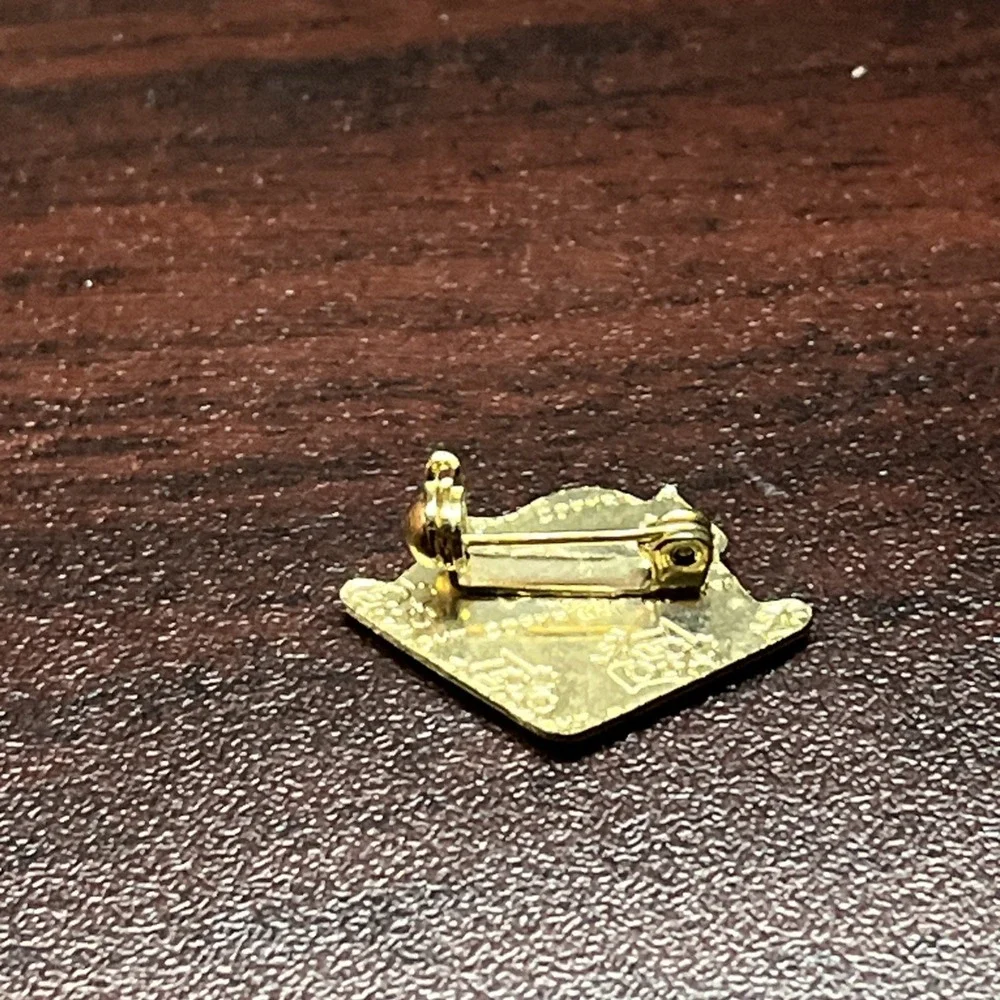 Australia Kangaroo‎ Boomerang Lapel Hat Pin